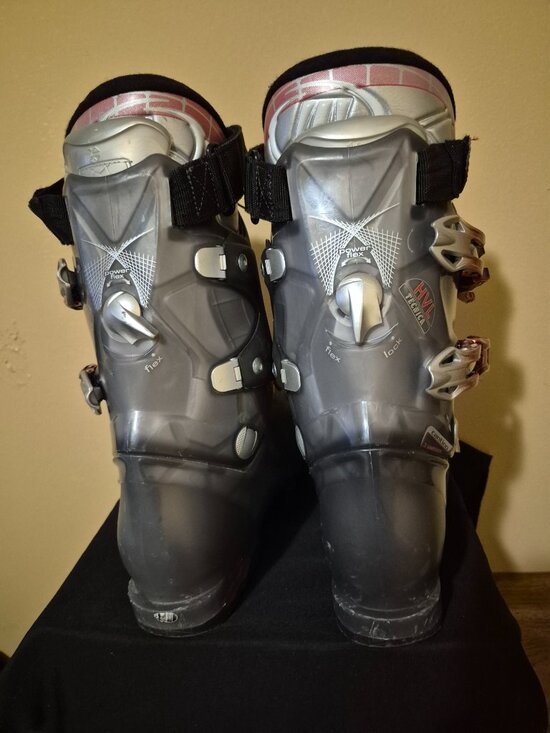 A PAIR OF USED TECNICA VENTO 6 HVL SKI BOOTS MEN 324 MM SHELL main image 7